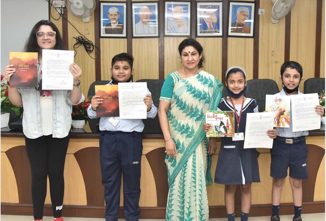 हिन्दी ओलम्पियाड में गोल्ड मेडल जीतने वाले सी.एम.एस. के मेधावी छात्र सम्मानित