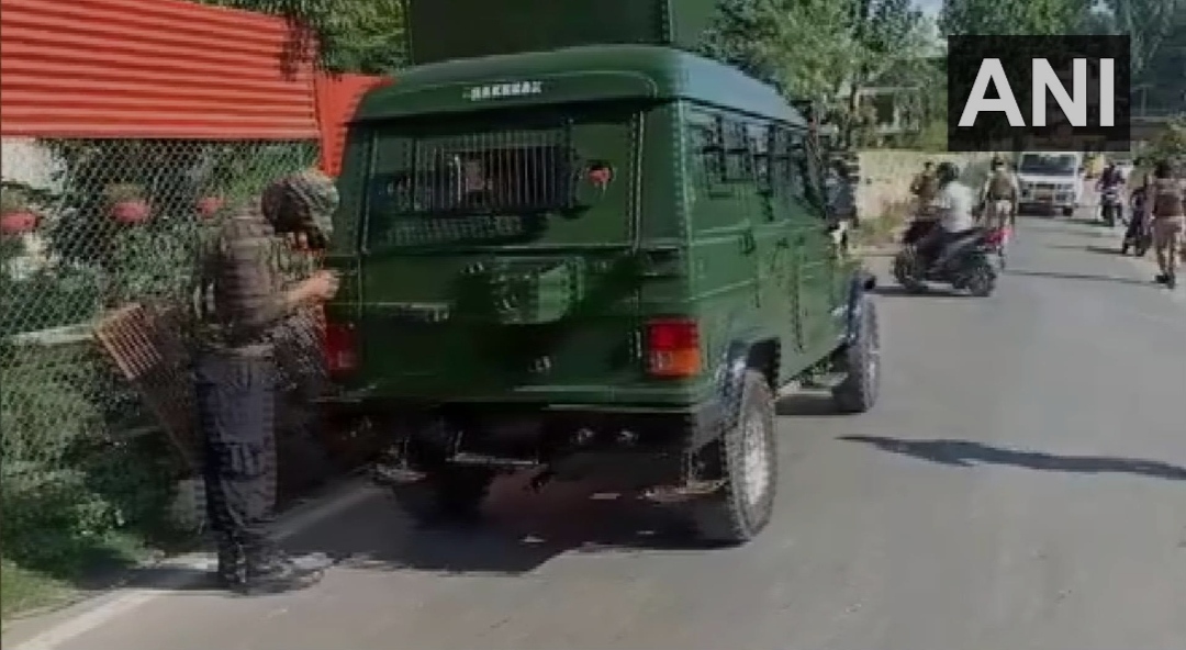 Breaking news: आतंकियों ने BJP नेता और पत्नी को मारी गोली, दोनों की मौत Breaking news: आतंकियों ने BJP नेता और पत्नी को मारी गोली, दोनों की मौत