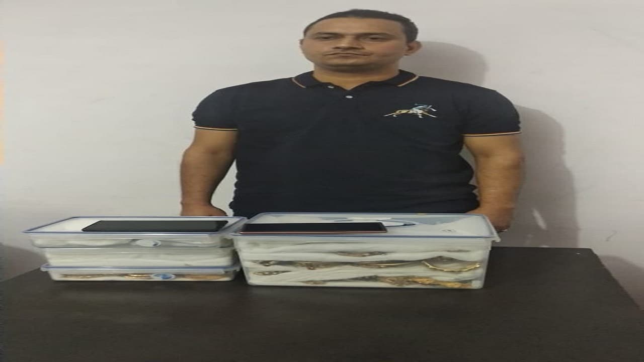 Lucknow: पुलिस ने किया फर्जी IPS अधिकारी का भांडाफोड़, ज्वैलरी शॉप से ठगे थे करोड़ों रुपये Lucknow: पुलिस ने किया फर्जी IPS अधिकारी का भांडाफोड़, ज्वैलरी शॉप से ठगे थे करोड़ों रुपये