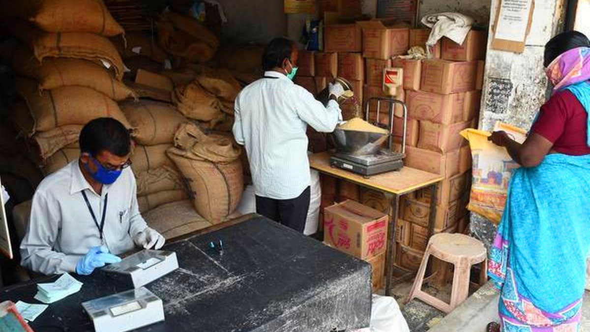 अब राशन की दुकान पर राशन मिलने के साथ, वहाँ बनेंगे पैन कार्ड, वोटर कार्ड और मिलेंगी ये खास सुविधाएं अब राशन की दुकान पर राशन मिलने के साथ, वहाँ बनेंगे पैन कार्ड, वोटर कार्ड और मिलेंगी ये खास सुविधाएं