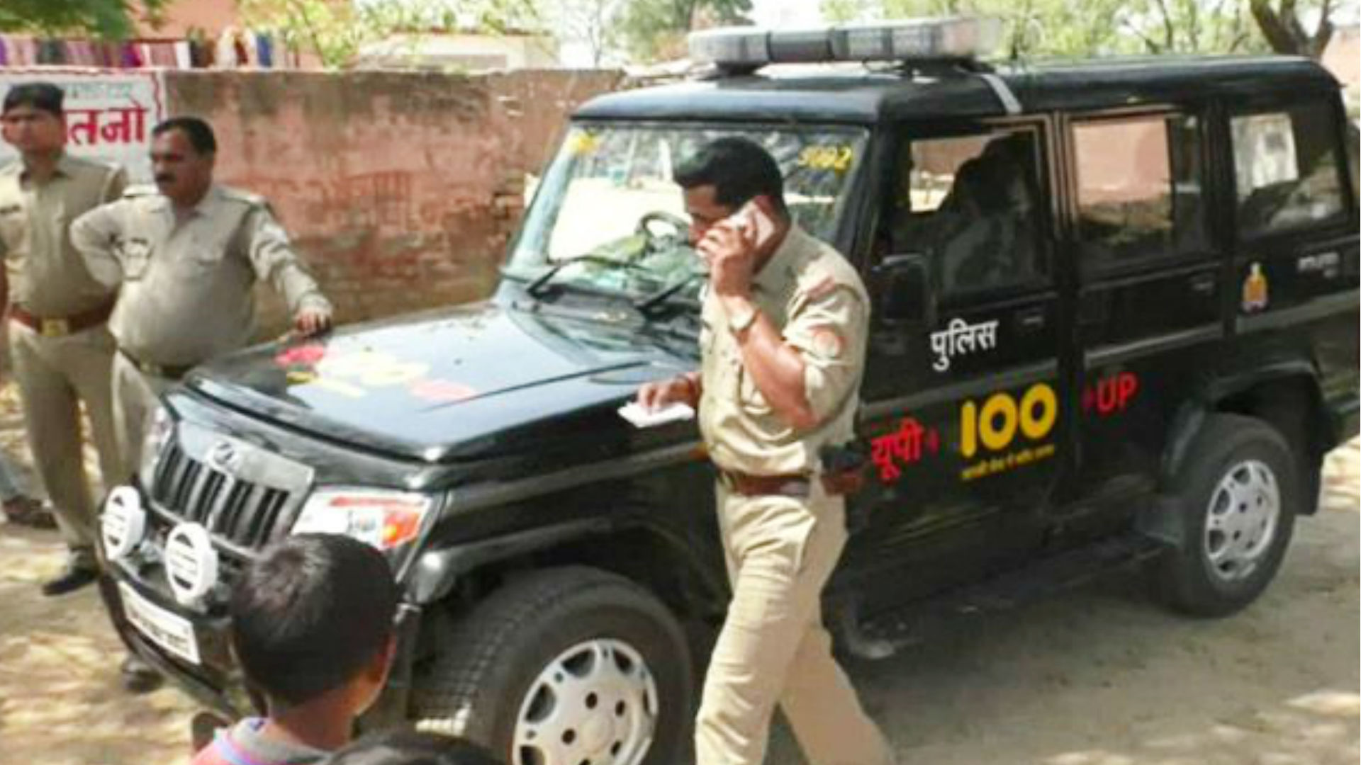UP: नमकीन खाने से तीन बच्चियों की हुई मौत,दुकानदार को हिरासत मे लेकर पूछताछ जारी UP: नमकीन खाने से तीन बच्चियों की हुई मौत,दुकानदार को हिरासत मे लेकर पूछताछ जारी