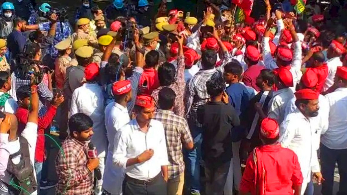 UP: लखीमपुर मे किसानों की मौत के बाद उत्तराखंड के किसानों का फूटा गुस्सा,कई शहरों मे किया प्रदर्शन