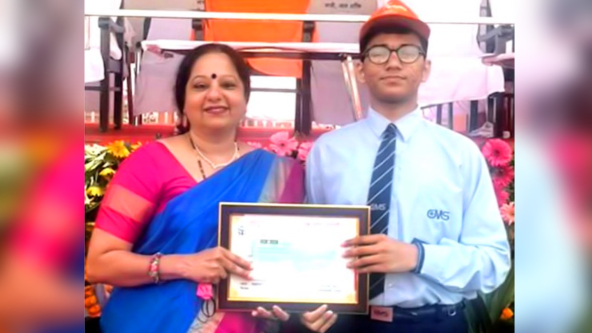 CM योगी आदित्यनाथ द्वारा रु. 51000 के नगद पुरस्कार से CMS छात्र सम्मानित
