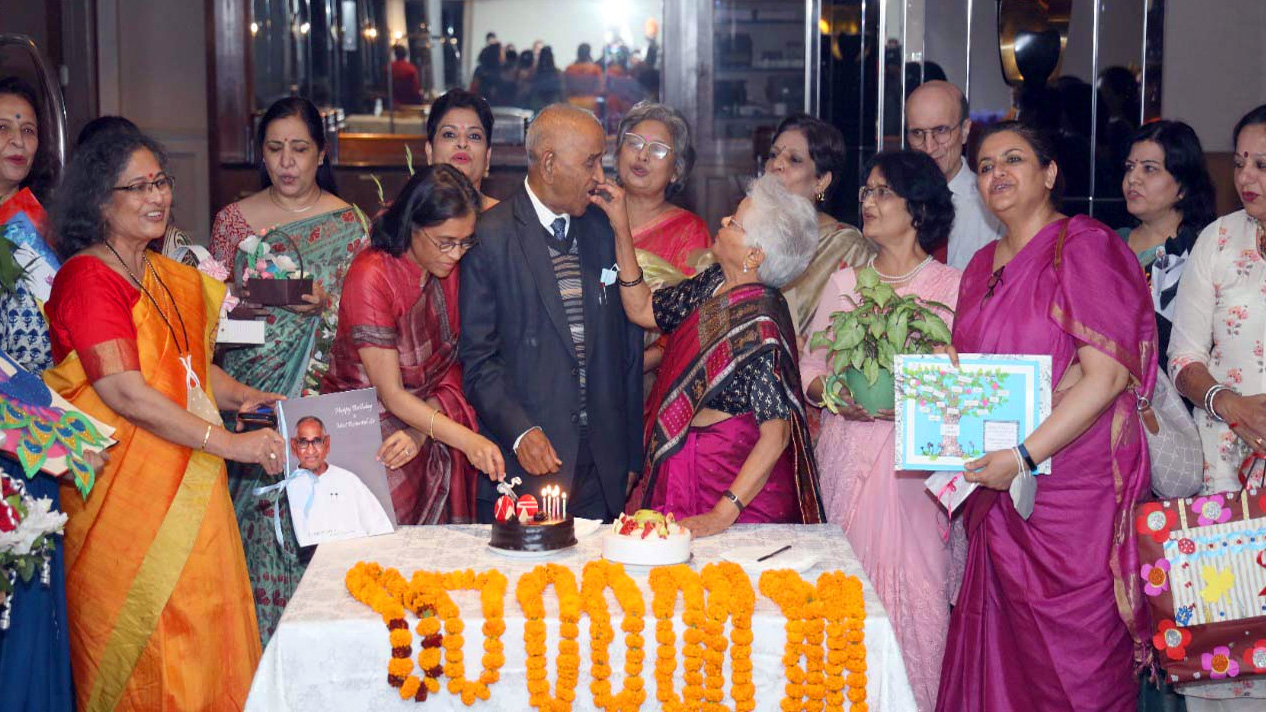हर्षोल्लास से मनाया गया प्रख्यात शिक्षाविद् डा. जगदीश गाँधी का जन्मदिन