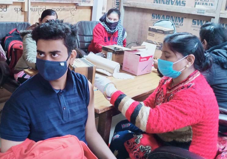 अब तक सी.एम.एस. के 5000 से अधिक छात्रों का हो चुका है टीकाकरण अब तक सी.एम.एस. के 5000 से अधिक छात्रों का हो चुका है टीकाकरण