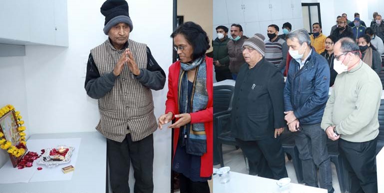 बसंत पंचमी के अवसर पर सी.एम.एस. में हुआ ‘सरस्वती पूजन’ बसंत पंचमी के अवसर पर सी.एम.एस. में हुआ ‘सरस्वती पूजन’