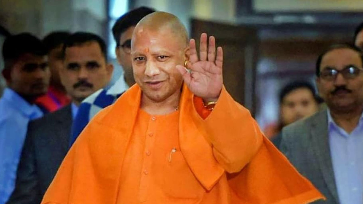 Yogi Adityanath पहुंचे दिल्ली, उप-राष्ट्रपति से की मुलाकात