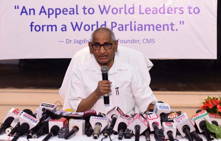 भावी पीढ़ी के हित में विश्व के नेताओं से आगे आने की अपील की डा. जगदीश गाँधी ने भावी पीढ़ी के हित में विश्व के नेताओं से आगे आने की अपील की डा. जगदीश गाँधी ने