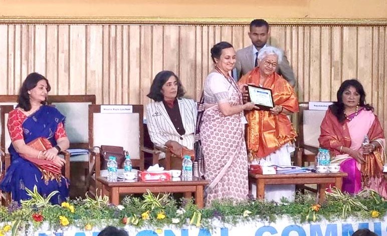 पुणे में आयोजित राज्य महिला आयोग अध्यक्षों के सम्मेलन में CMS संस्थापिका डा. भारती गाँधी सम्मानित पुणे में आयोजित राज्य महिला आयोग अध्यक्षों के सम्मेलन में CMS संस्थापिका डा. भारती गाँधी सम्मानित