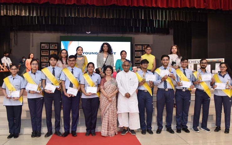 सी.एम.एस. गोमती नगर में यंग एचीवर्स फेलिसिटेशन समारोह में हुआ मेधावी छात्रों का सम्मान
