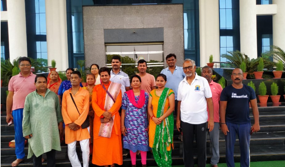 जन विकास महासभा के द्वारा जानकीपुरम विस्तार में प्रतिदिन प्रातः काल 6:00 से योग शिविर का आयोजन