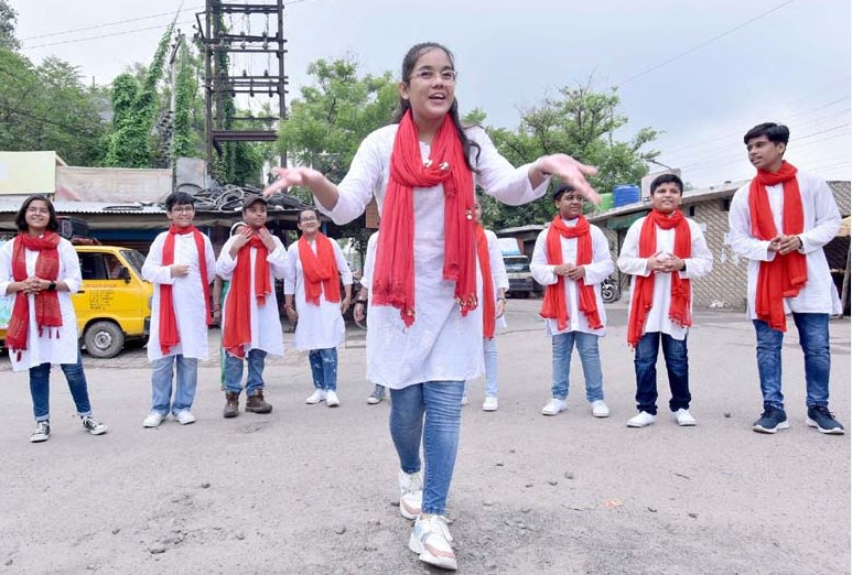 साइकिल रैली व नुक्कड़ नाटक द्वारा पर्यावरण संरक्षण का संदेश दिया सी.एम.एस. छात्रों ने