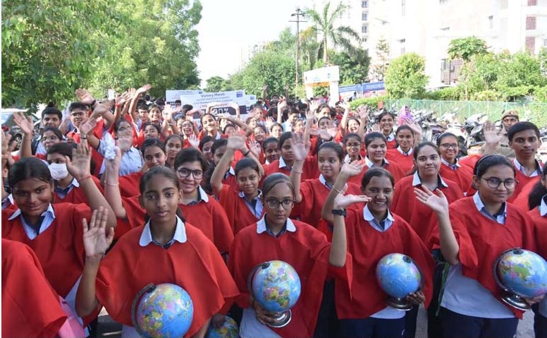 आई.सी.एस.ई. बोर्ड परीक्षा में सी.एम.एस. के टॉपर छात्रों ने निकाला ‘विक्ट्री मार्च’