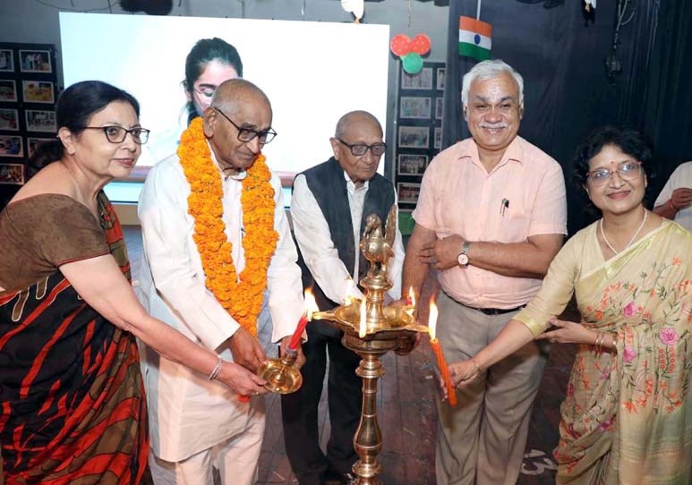 सी.एम.एस. में विश्व स्तरीय रोबोटिक्स लैब का शुभारम्भ किया मुख्य सचिव श्री दुर्गाशंकर मिश्र ने सी.एम.एस. में विश्व स्तरीय रोबोटिक्स लैब का शुभारम्भ किया मुख्य सचिव श्री दुर्गाशंकर मिश्र ने