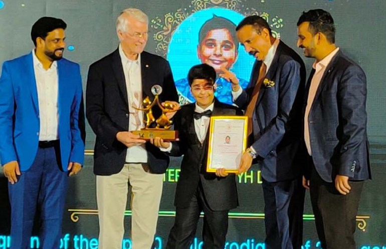 दुबई में ग्लोबल चाइल्ड प्रोडगी अवार्ड से सम्मानित हुआ सी.एम.एस. छात्र दुबई में ग्लोबल चाइल्ड प्रोडगी अवार्ड से सम्मानित हुआ सी.एम.एस. छात्र