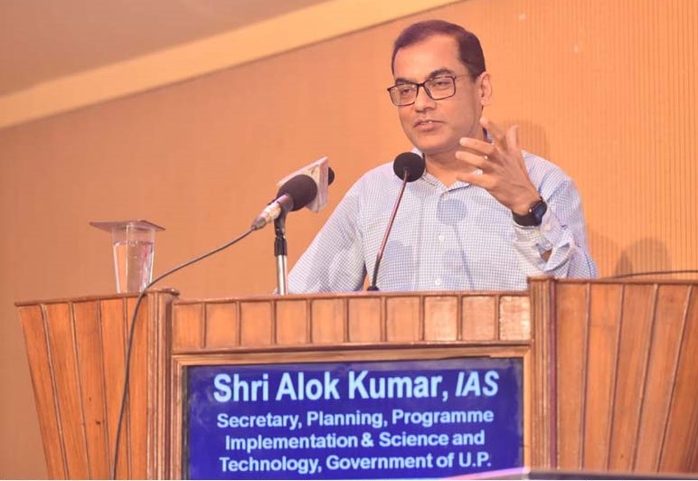 भावी पीढ़ी में सकारात्मक दृष्टिकोण विकसित करें- आलोक कुमार, सचिव, उ.प्र. शासन भावी पीढ़ी में सकारात्मक दृष्टिकोण विकसित करें- आलोक कुमार, सचिव, उ.प्र. शासन