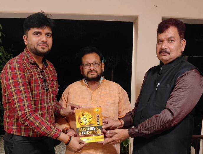 प्रोफेसर कौशल किशोर मिश्र ने किया बिजनेस स्टडी बुक का विमोचन प्रोफेसर कौशल किशोर मिश्र ने किया बिजनेस स्टडी बुक का विमोचन