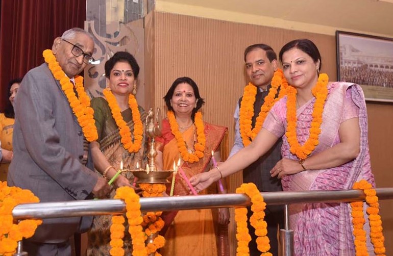 सी.एम.एस. अलीगंज कैम्पस द्वारा ‘वार्षिक अभिभावक दिवस’ समारोह भव्य आयोजन सी.एम.एस. अलीगंज कैम्पस द्वारा ‘वार्षिक अभिभावक दिवस’ समारोह भव्य आयोजन