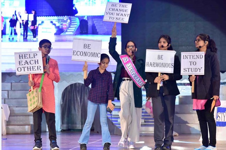 अन्तर्राष्ट्रीय युवा महोत्सव के तीसरे दिन अभूतपूर्व अभिनय प्रतिभा से दिल जीता प्रतिभागी छात्रों ने