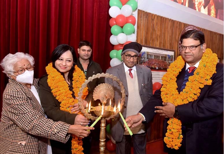 जिलाधिकारी श्री सूर्यपाल गंगवार ने किया ‘अन्तर्राष्ट्रीय बाल शिविर’ का उद्घाटन जिलाधिकारी श्री सूर्यपाल गंगवार ने किया ‘अन्तर्राष्ट्रीय बाल शिविर’ का उद्घाटन