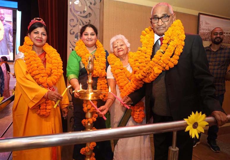 सिटी मोन्टेसरी स्कूल, गोल्फ सिटी कैम्पस द्वारा ‘डिवाइन एजुकेशन कान्फ्रेन्स’ का भव्य आयोजन सिटी मोन्टेसरी स्कूल, गोल्फ सिटी कैम्पस द्वारा ‘डिवाइन एजुकेशन कान्फ्रेन्स’ का भव्य आयोजन