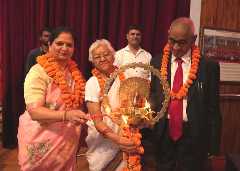 ‘डिवाइन एजुकेशन कान्फ्रेन्स’ में सी.एम.एस. छात्र सम्मानित ‘डिवाइन एजुकेशन कान्फ्रेन्स’ में सी.एम.एस. छात्र सम्मानित
