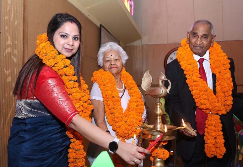 आध्यात्मिक शिक्षा से बच्चों में बुद्धिमत्ता व ज्ञान का विकास होता है - डा. जगदीश गाँधी आध्यात्मिक शिक्षा से बच्चों में बुद्धिमत्ता व ज्ञान का विकास होता है - डा. जगदीश गाँधी