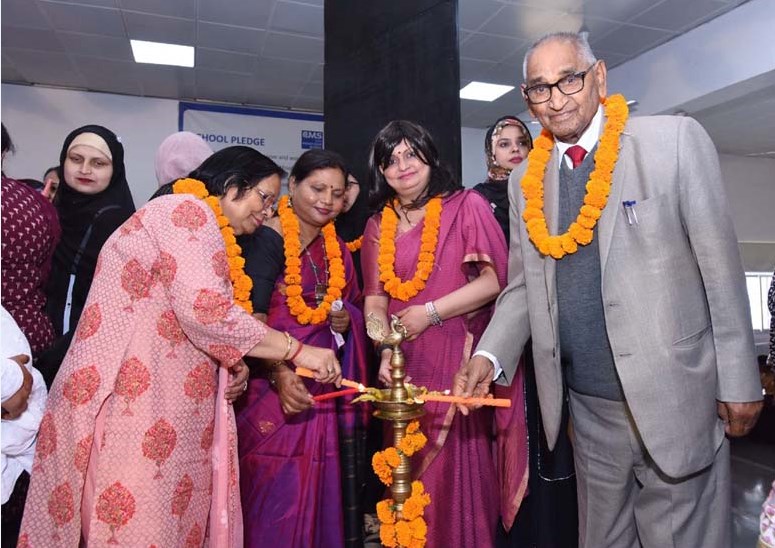 डिवाइन एजुकेशन से बच्चे संस्कारवान बनते हैं- डा. जगदीश गाँधी डिवाइन एजुकेशन से बच्चे संस्कारवान बनते हैं- डा. जगदीश गाँधी