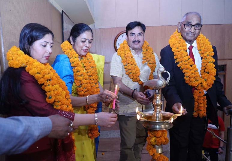 उद्देश्यपूर्ण शिक्षा से ही समाज में रचनात्मक बदलाव होगा- डा. जगदीश गाँधी सी.एम.एस. संस्थापक उद्देश्यपूर्ण शिक्षा से ही समाज में रचनात्मक बदलाव होगा- डा. जगदीश गाँधी सी.एम.एस. संस्थापक