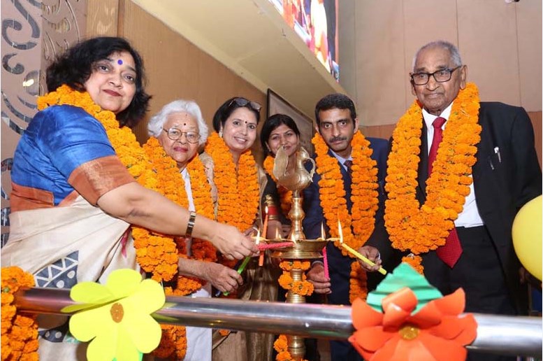 बच्चों को परमार्थ के संस्कार शुरू से ही दें- डा. जगदीश गाँधी, प्रख्यात शिक्षाविद् एवं संस्थापक, CMS बच्चों को परमार्थ के संस्कार शुरू से ही दें- डा. जगदीश गाँधी, प्रख्यात शिक्षाविद् एवं संस्थापक, CMS
