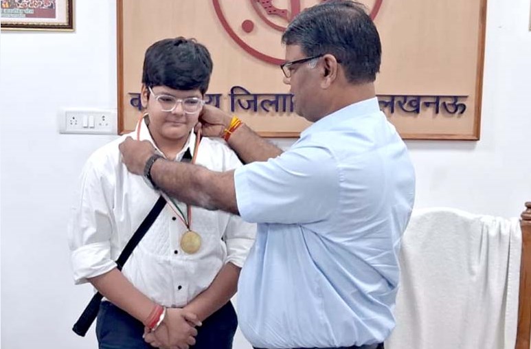 प्रधानमंत्री राष्ट्रीय बाल पुरस्कार सी.एम.एस. छात्र व्योम आहूजा को प्रधानमंत्री राष्ट्रीय बाल पुरस्कार सी.एम.एस. छात्र व्योम आहूजा को