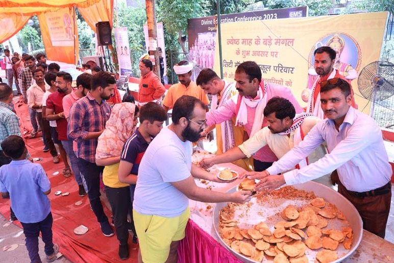 सी.एम.एस. में विशाल भण्डारे का आयोजन,साम्प्रदायिक सौहार्द व भाईचारे का दिया संदेश