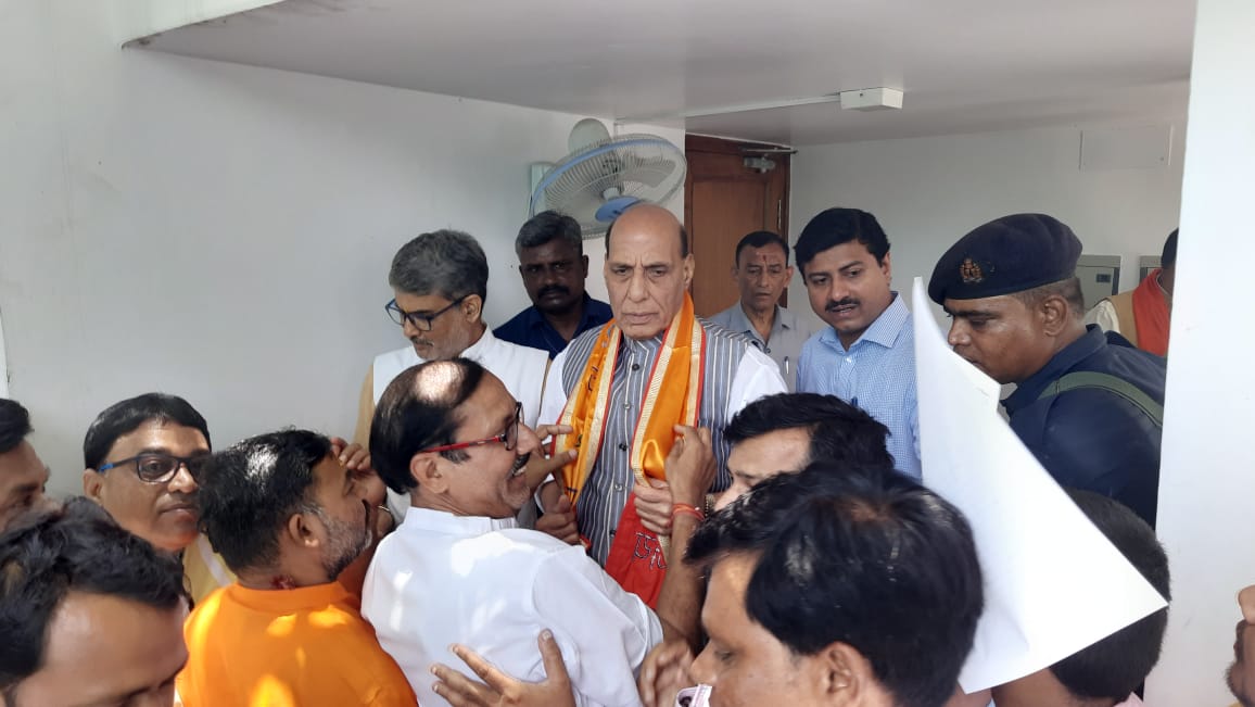 लखनऊ जन विकास महासभा के प्रतिनिधि मण्डल ने केंद्रीय रक्षामंत्री से उनके आवास पर की मुलाकात लखनऊ जन विकास महासभा के प्रतिनिधि मण्डल ने केंद्रीय रक्षामंत्री से उनके आवास पर की मुलाकात