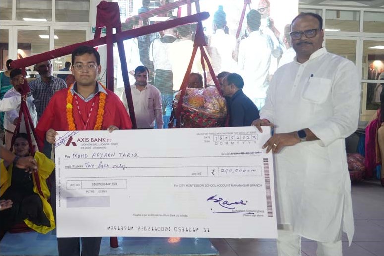 उप-मुख्यमंत्री श्री ब्रजेश पाठक ने सी.एम.एस. के टॉपर्स को किया सम्मानित