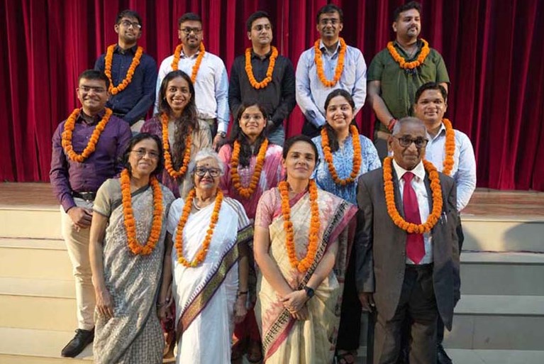 आई.ए.एस. एवं पी.सी.एस. में चयनित सी.एम.एस. के 12 छात्र सम्मानित आई.ए.एस. एवं पी.सी.एस. में चयनित सी.एम.एस. के 12 छात्र सम्मानित