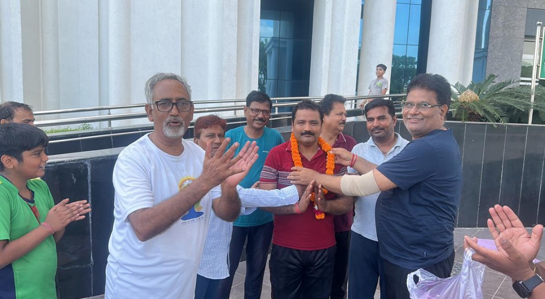 लखनऊ जनविकास महासभा जानकीपुरम द्वारा विपिन गुप्ता जी का किया गया सम्मान लखनऊ जनविकास महासभा जानकीपुरम द्वारा विपिन गुप्ता जी का किया गया सम्मान