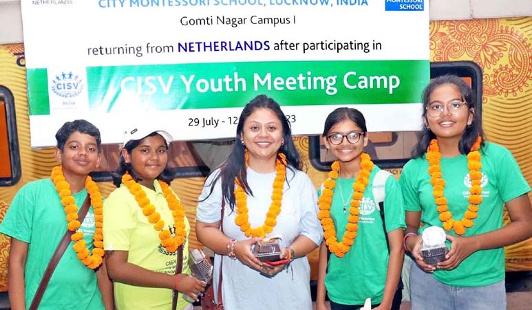 नीदरलैण्ड से स्वदेश लौटे सी.एम.एस. छात्र दल का भव्य स्वागत नीदरलैण्ड से स्वदेश लौटे सी.एम.एस. छात्र दल का भव्य स्वागत