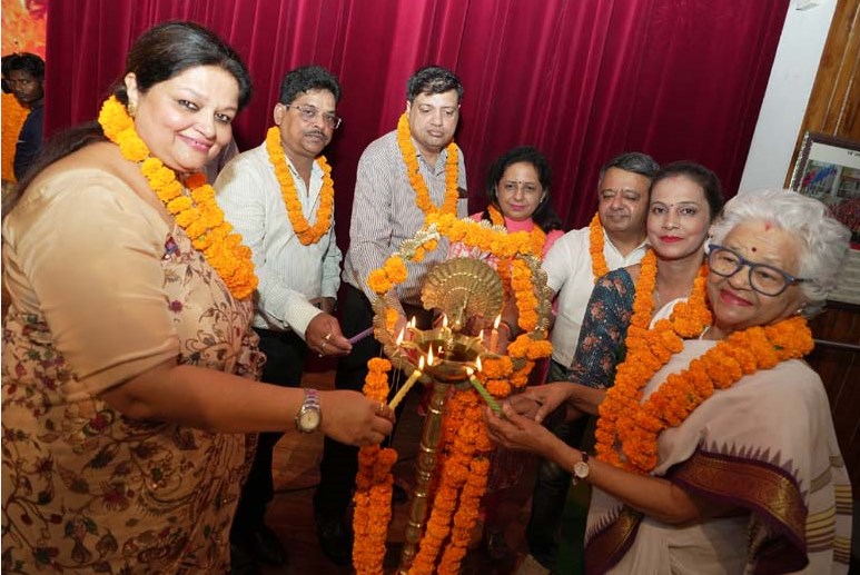 भावी पीढ़ी में सकारात्मक दृष्टिकोण विकसित करें- डा. जगदीश गाँधी, संस्थापक, सी.एम.एस.