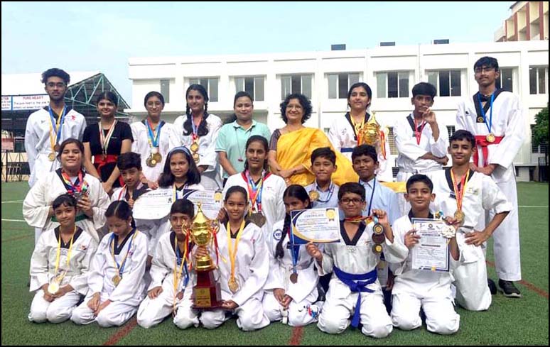 ताइक्वाण्डो में सी.एम.एस. छात्राओं ने जीती गोल्ड ट्राफी ताइक्वाण्डो में सी.एम.एस. छात्राओं ने जीती गोल्ड ट्राफी