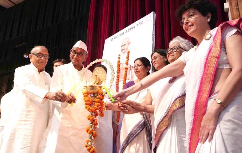 अहिंसा मार्च निकालकर बापू के सपनों को साकार करने का संदेश दिया सी.एम.एस. शिक्षकों ने अहिंसा मार्च निकालकर बापू के सपनों को साकार करने का संदेश दिया सी.एम.एस. शिक्षकों ने