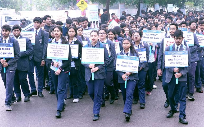 विशाल मार्च निकालकर चरित्र निर्माण का  अलख जगाया सी.एम.एस. छात्रों ने