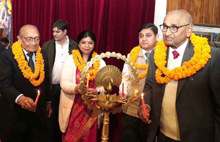 सी.एम.एस. स्टेशन रोड कैम्पस द्वारा ‘एनुअल पैरेन्ट्स डे’ समारोह का भव्य आयोजन सी.एम.एस. स्टेशन रोड कैम्पस द्वारा ‘एनुअल पैरेन्ट्स डे’ समारोह का भव्य आयोजन