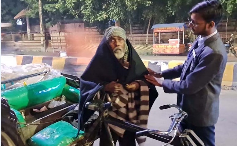 सी.एम.एस. छात्रों ने पॉकेटमनी के रूपयों से जरूरतमंदों को बाँटे बारह सौ कंबल सी.एम.एस. छात्रों ने पॉकेटमनी के रूपयों से जरूरतमंदों को बाँटे बारह सौ कंबल