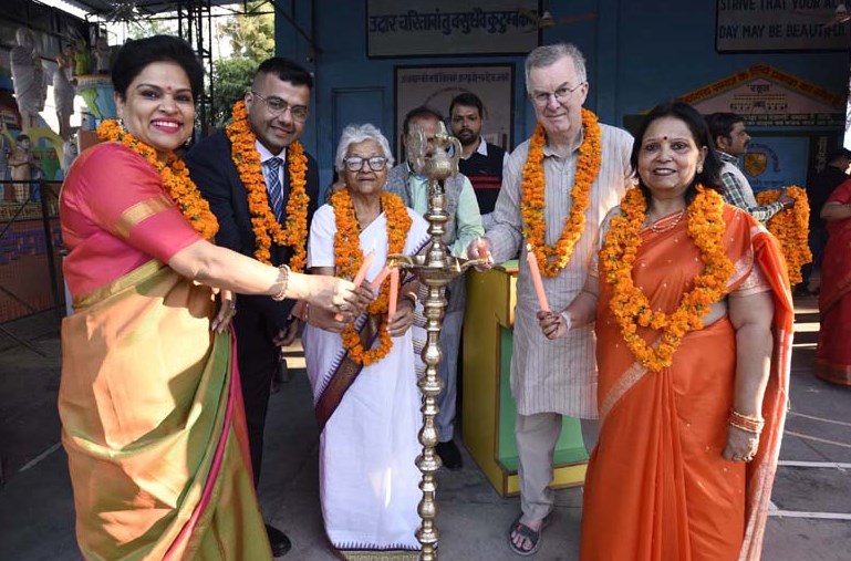 सी.एम.एस. अलीगंज कैम्पस द्वारा ‘डिवाइन एजुकेशन कान्फ्रेन्स’ का भव्य आयोजन सी.एम.एस. अलीगंज कैम्पस द्वारा ‘डिवाइन एजुकेशन कान्फ्रेन्स’ का भव्य आयोजन