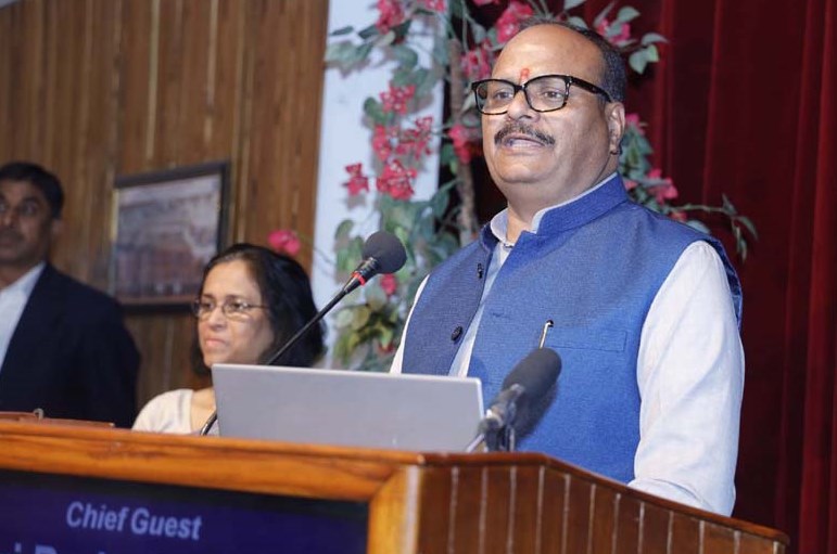 सी.एम.एस. छात्रों को समाज का आदर्श नागरिक बना रहा है: ब्रजेश पाठक, उप-मुख्यमंत्री, उ.प्र. सी.एम.एस. छात्रों को समाज का आदर्श नागरिक बना रहा है: ब्रजेश पाठक, उप-मुख्यमंत्री, उ.प्र.