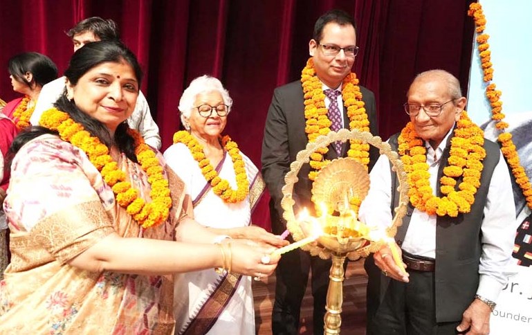 छात्रों में प्रारम्भ से ही वैश्विक दृष्टिकोण का विकास करें:श्री सुबूर एच उस्मानी, आई.आर.एस छात्रों में प्रारम्भ से ही वैश्विक दृष्टिकोण का विकास करें:श्री सुबूर एच उस्मानी, आई.आर.एस