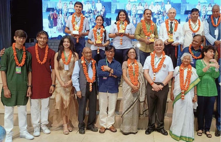 सी.एम.एस. बच्चों को ज्ञानवान व संस्कारवान बना रहा है: श्री दुर्गा शंकर मिश्र, आई.ए.एस., मुख्य सचिव, 