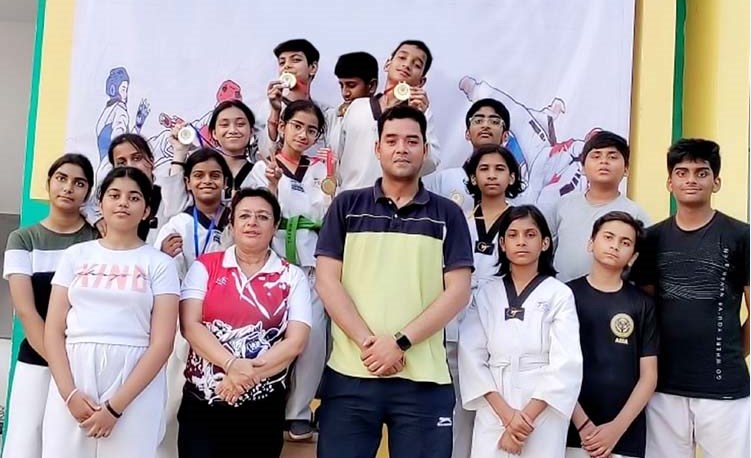 ताइक्वाण्डो में सी.एम.एस. छात्रों ने 5 गोल्ड मेडल  समेत 14 पदकों पर जमाया कब्जा