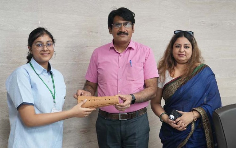 सी.एम.एस छात्रा पावनी अग्रवाल पर्यावरण एवं ऊर्जा संरक्षण में अभिनव योगदान हेतु सम्मानित सी.एम.एस छात्रा पावनी अग्रवाल पर्यावरण एवं ऊर्जा संरक्षण में अभिनव योगदान हेतु सम्मानित