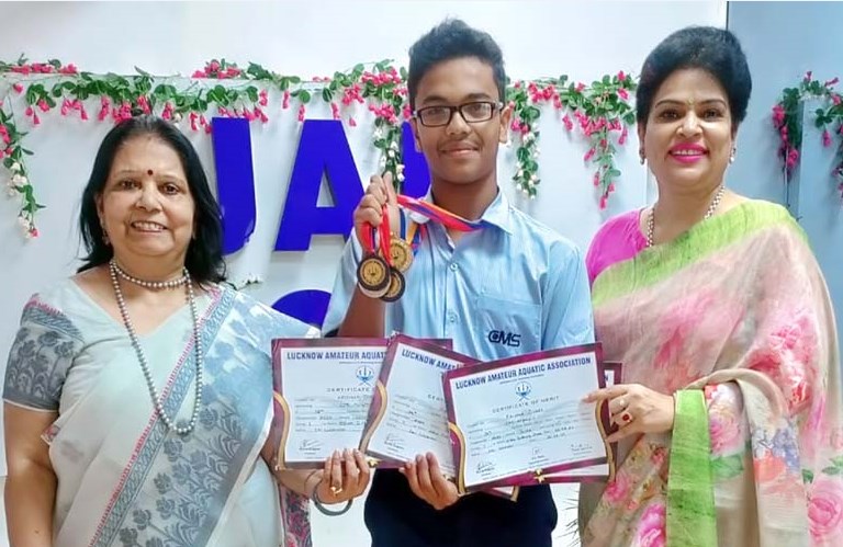 तैराकी चैम्पियनशिप में सी.एम.एस. छात्र ने गोल्ड मेडल समेत चार पदक जीते
